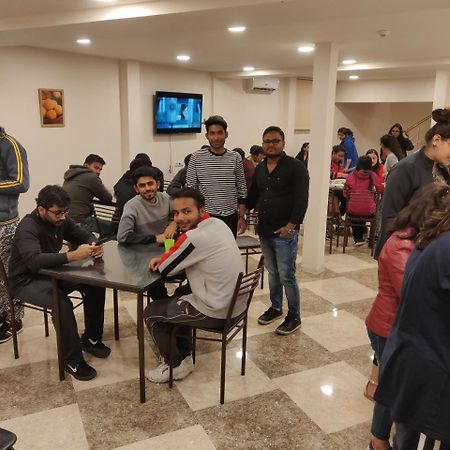 Shree Gopal Gayatri Lok Hotel Jerevan Buitenkant foto