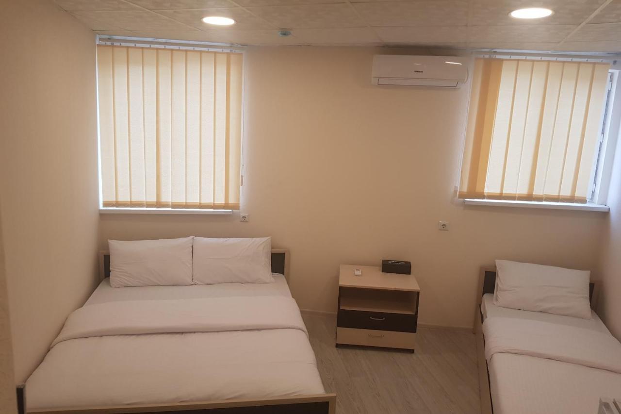 Shree Gopal Gayatri Lok Hotel Jerevan Buitenkant foto