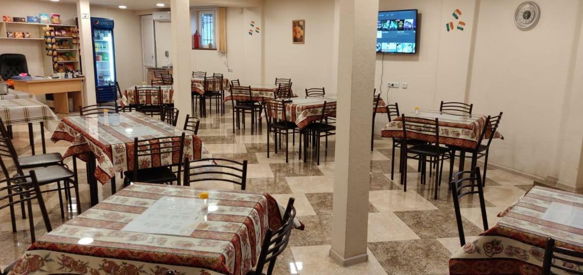 Shree Gopal Gayatri Lok Hotel Jerevan Buitenkant foto
