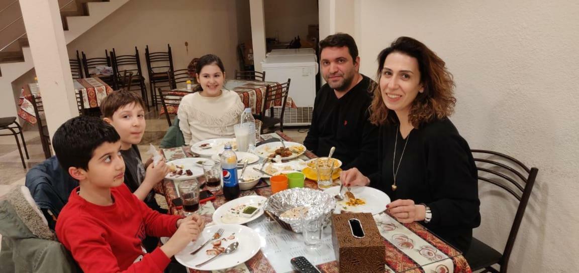 Shree Gopal Gayatri Lok Hotel Jerevan Buitenkant foto