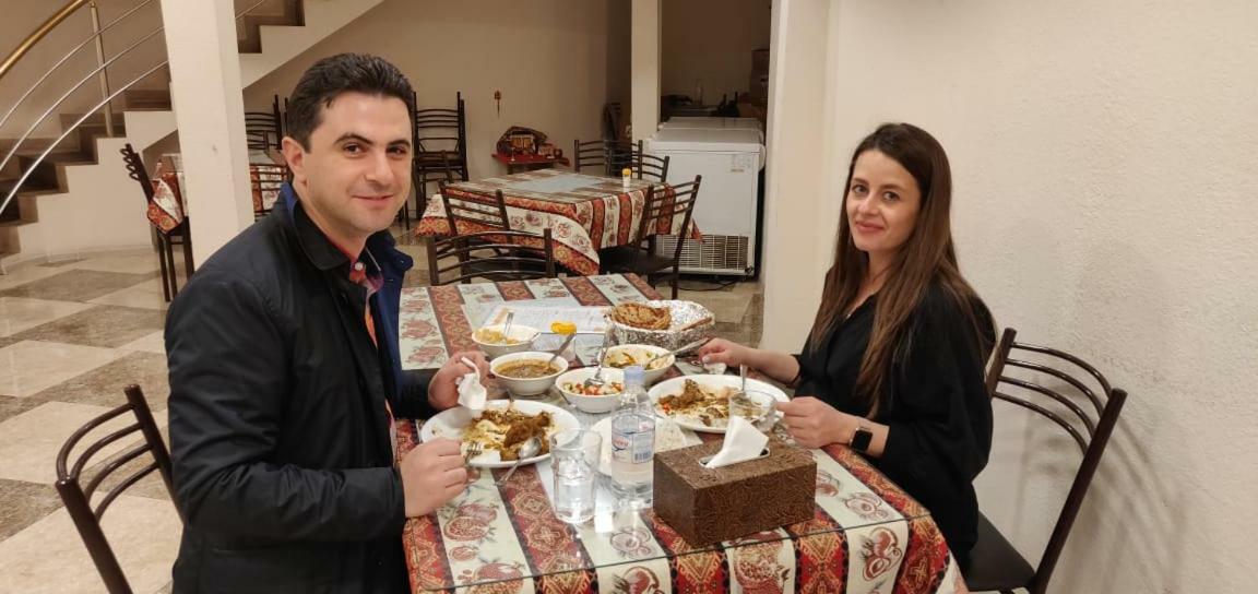 Shree Gopal Gayatri Lok Hotel Jerevan Buitenkant foto