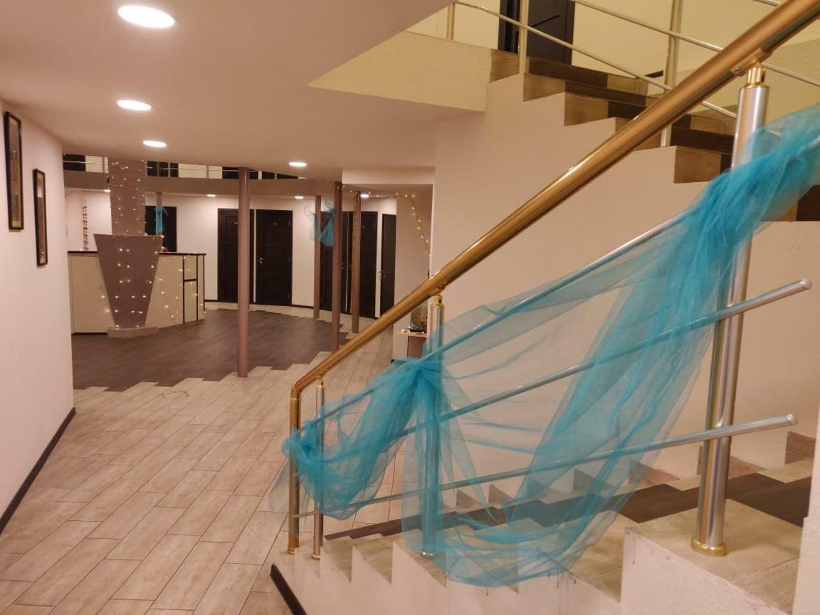 Shree Gopal Gayatri Lok Hotel Jerevan Buitenkant foto
