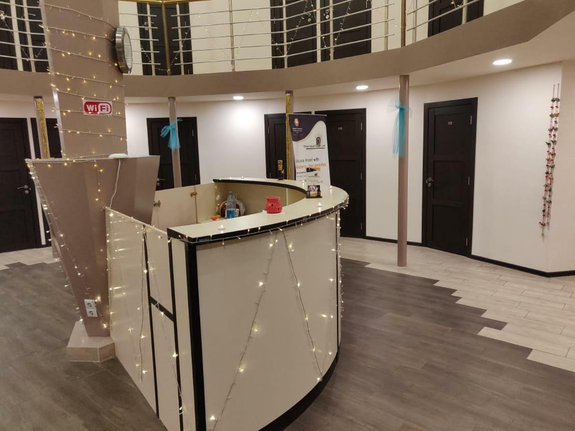 Shree Gopal Gayatri Lok Hotel Jerevan Buitenkant foto