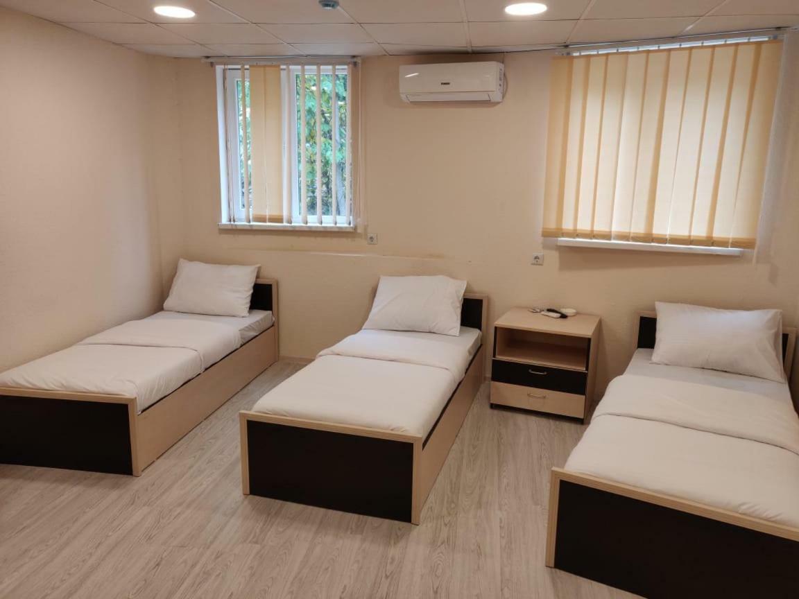 Shree Gopal Gayatri Lok Hotel Jerevan Buitenkant foto